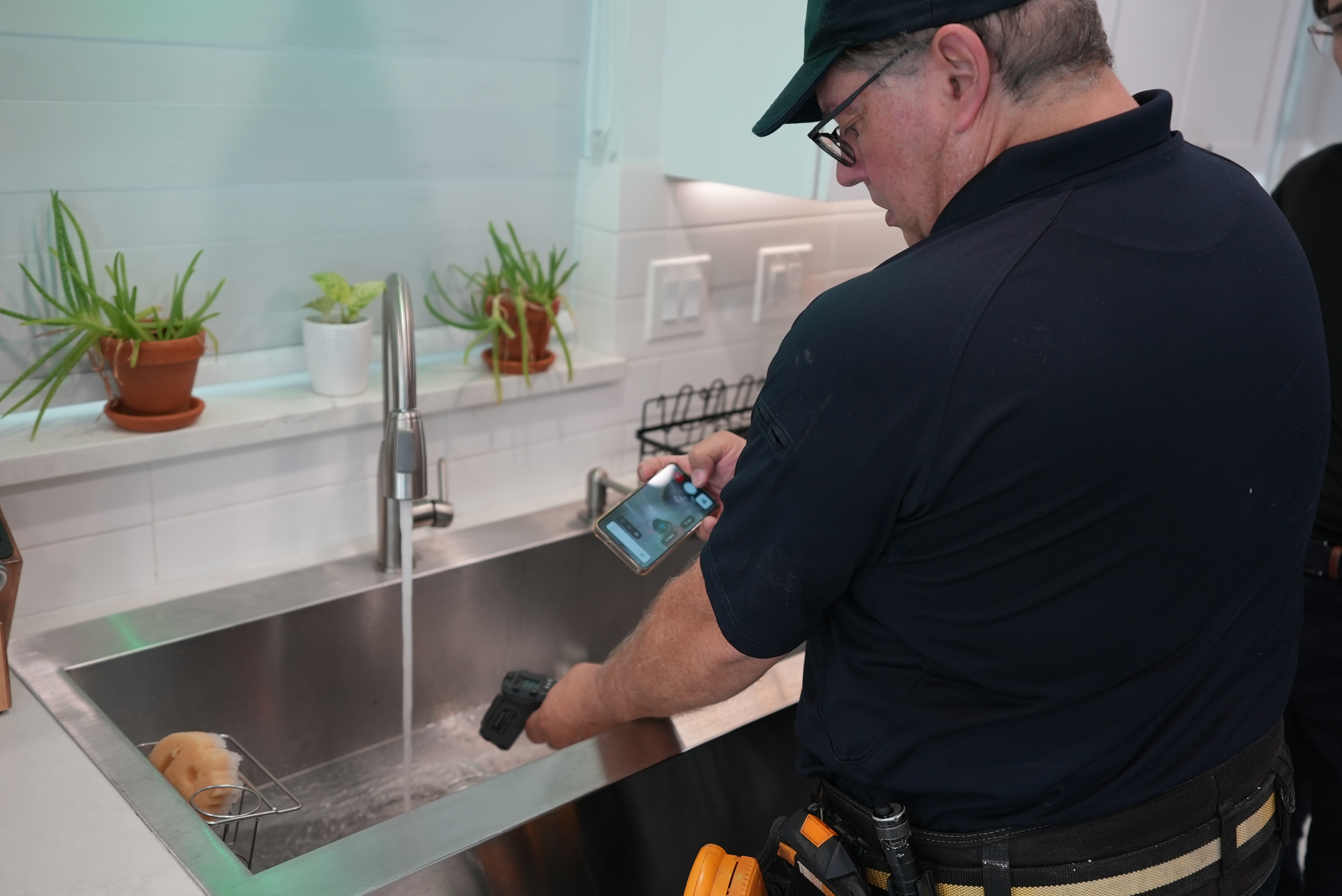 Inspector using InspectionX app