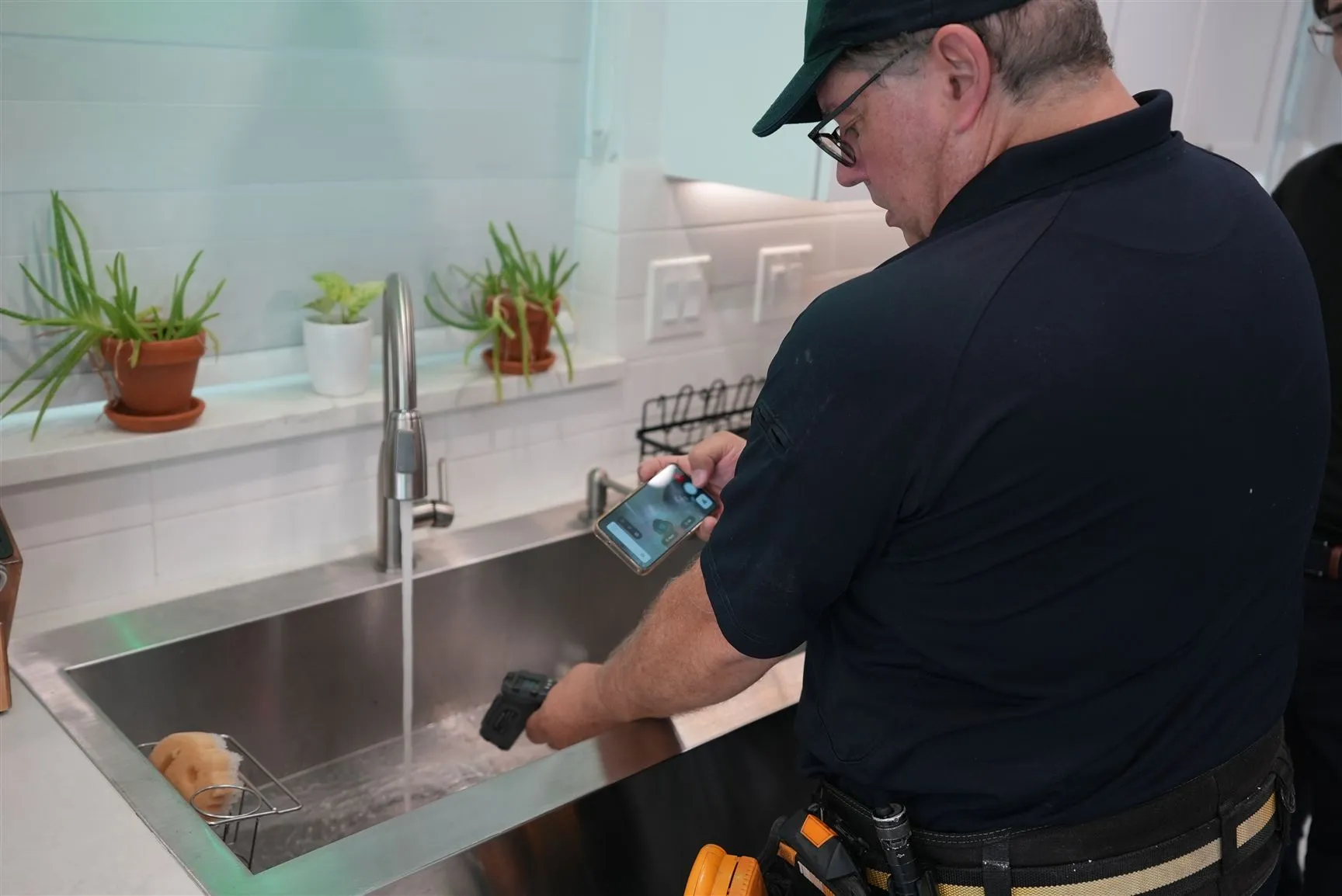 Inspector using InspectionX app